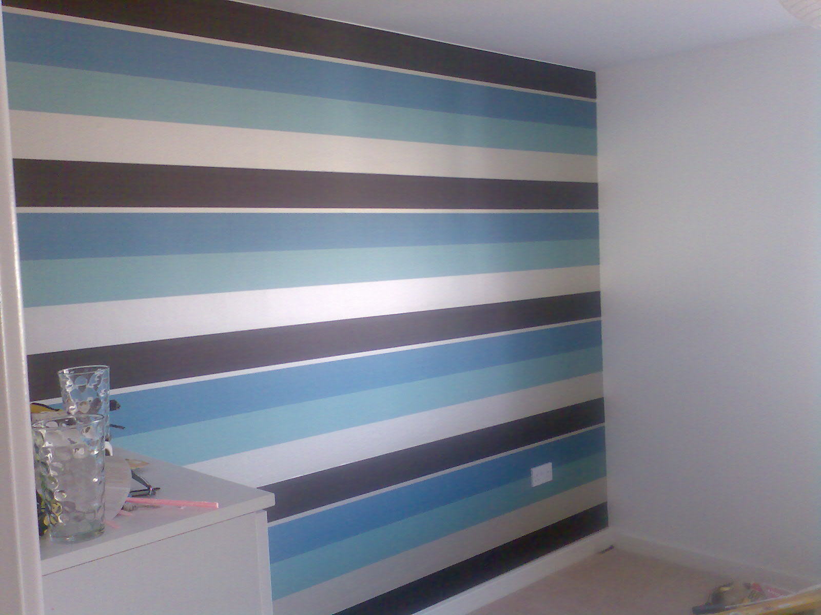 Image Gallery horizontal stripe wallpaper