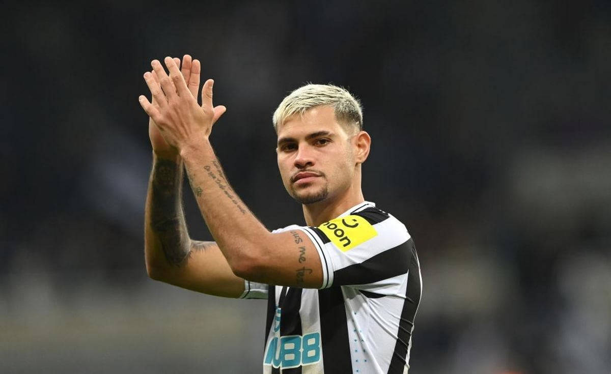 Brazilian Professional Footballer Bruno Guimar Es Applauding Wallpaper
