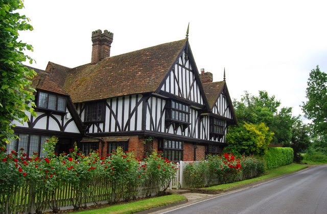 How To Decorate An English Tudor House