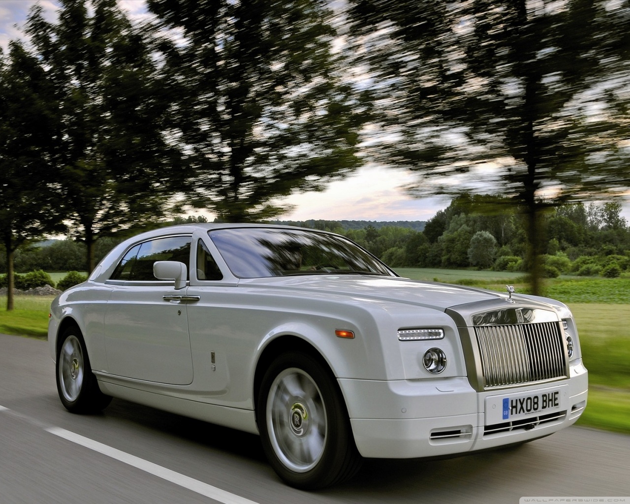 Download Rolls Royce Super Car wallpaper