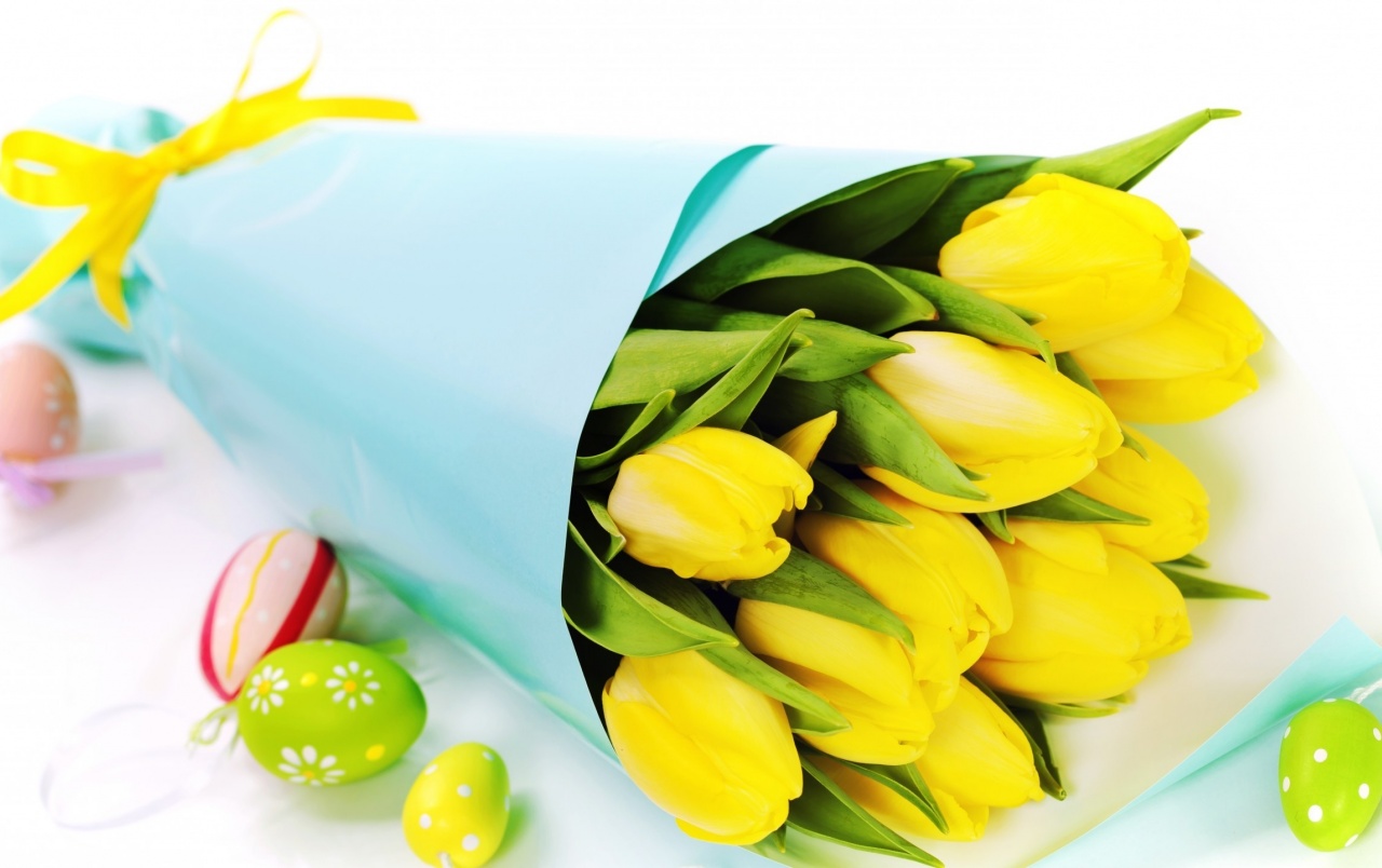 Yellow Tulips And Easter Eggs Wallpaper