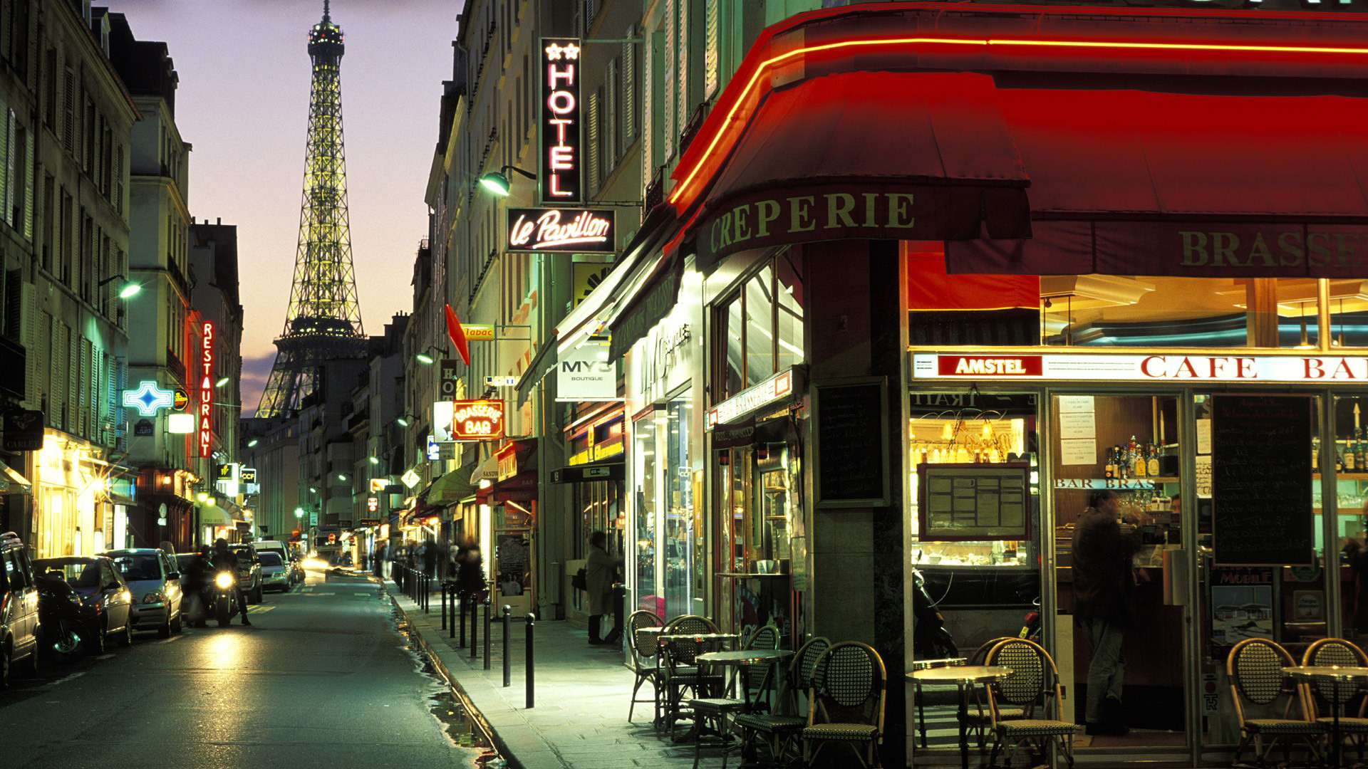 Paris Street Scene Desktop Wallpaper