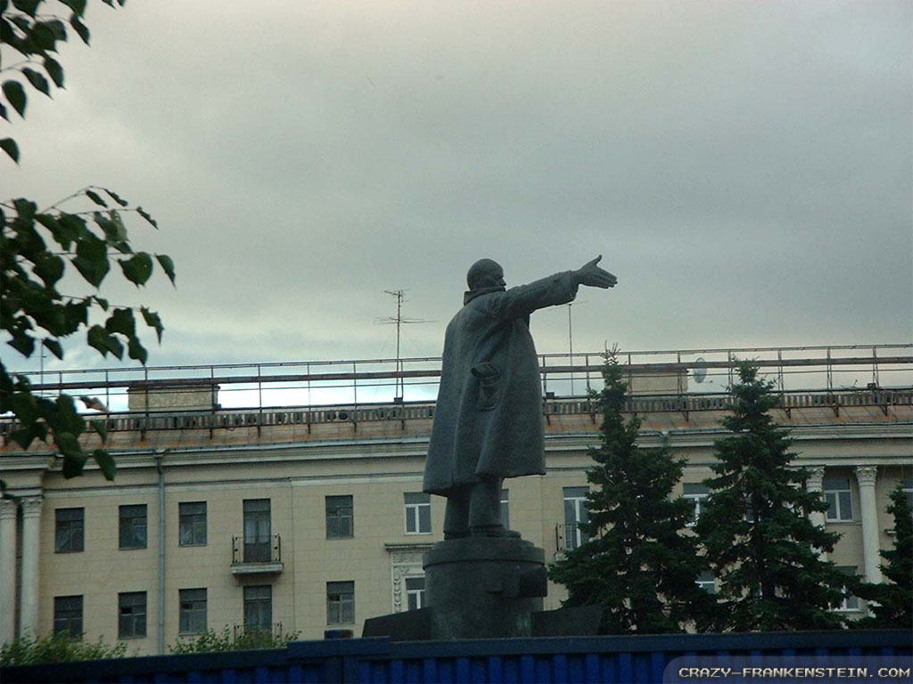 Lenin Statue Wallpaper Crazy Frankenstein