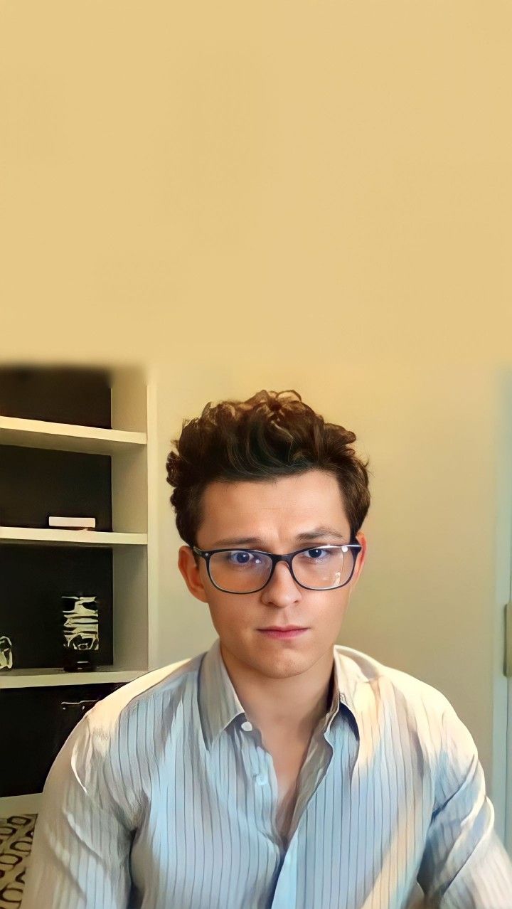 Tom Holland Wallpaper