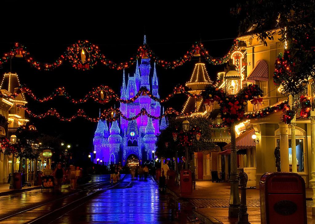 Disney Christmas On Main Street Usa Explored Looks Bes