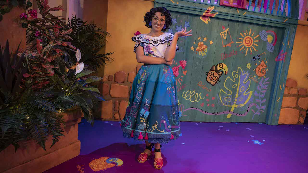 Mirabel From Encanto Joins Disney Viva Navidad During