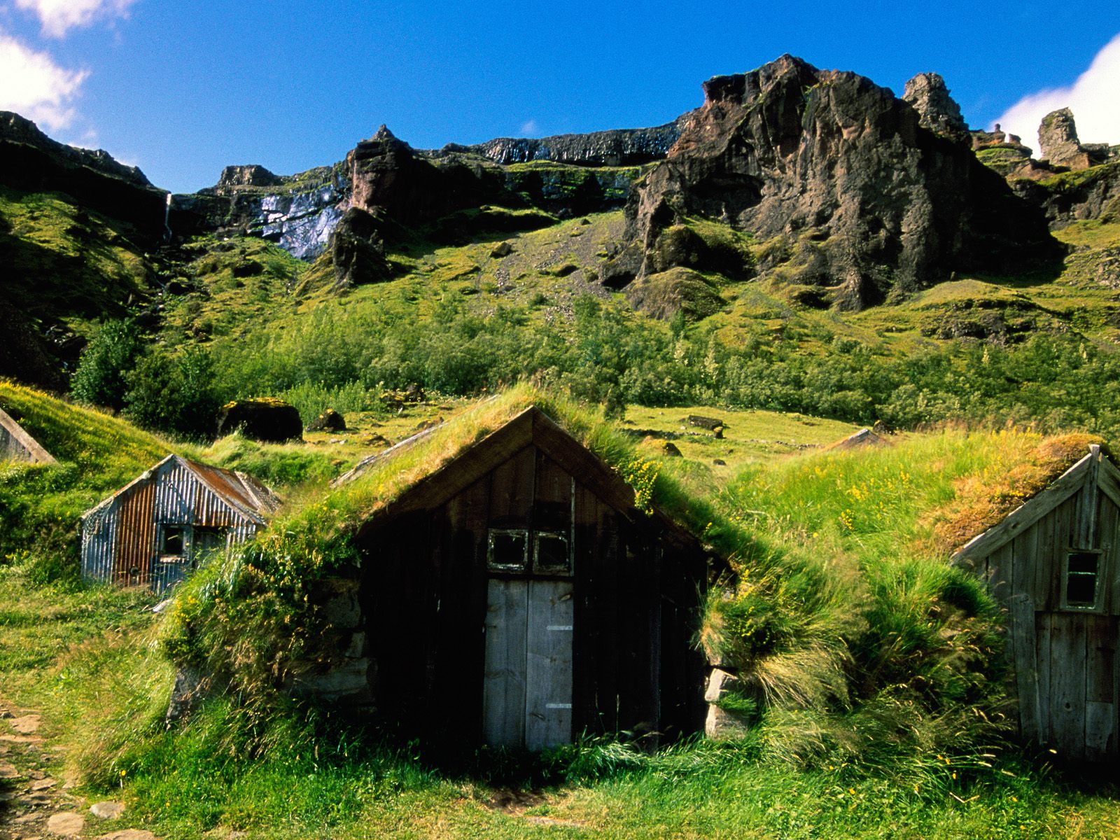 Hq Green Rooftops Iceland Wallpaper