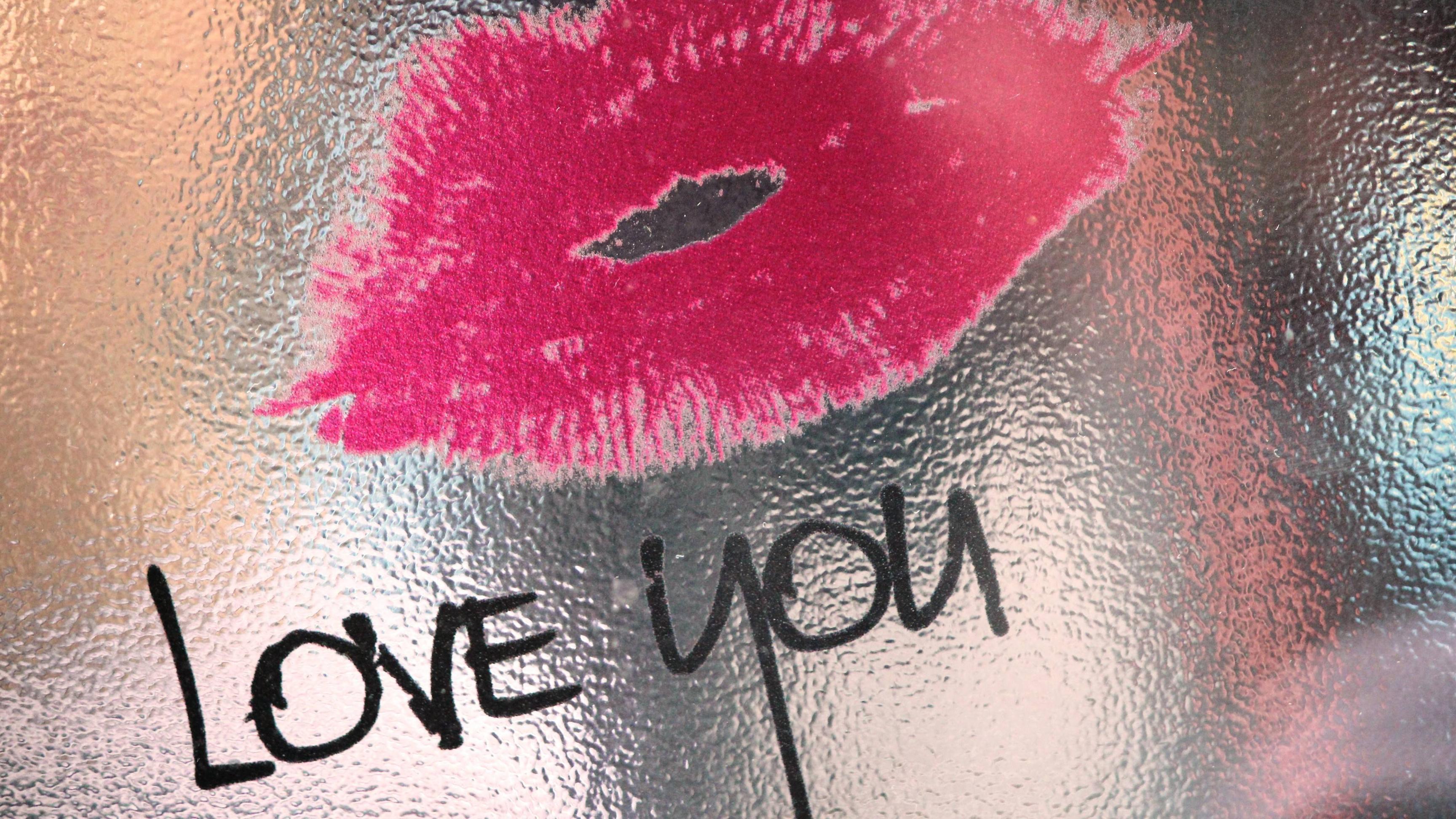 Love Kiss Wallpaper