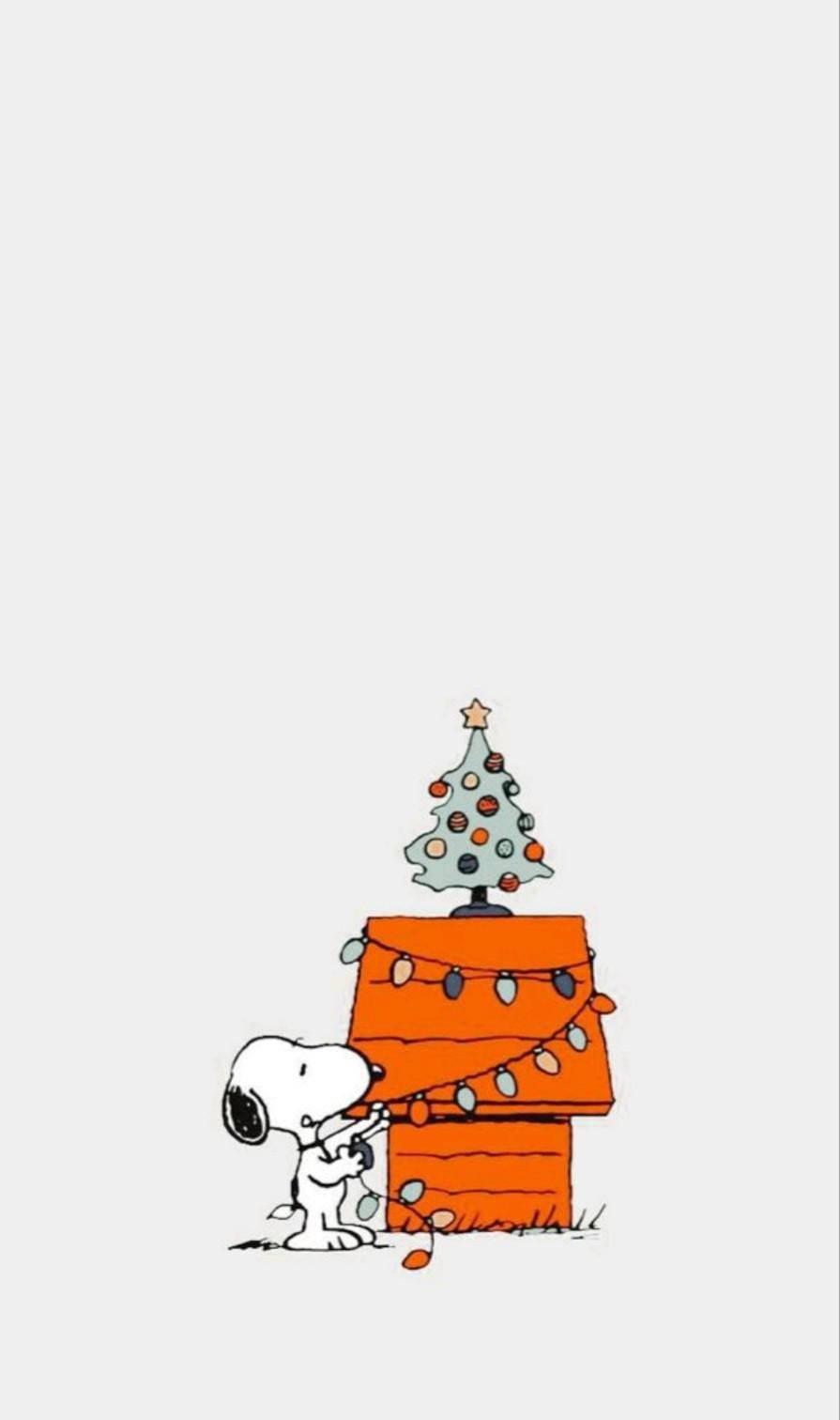 Download Snoopy Fixing Christmas Lights Iphone Wallpaper