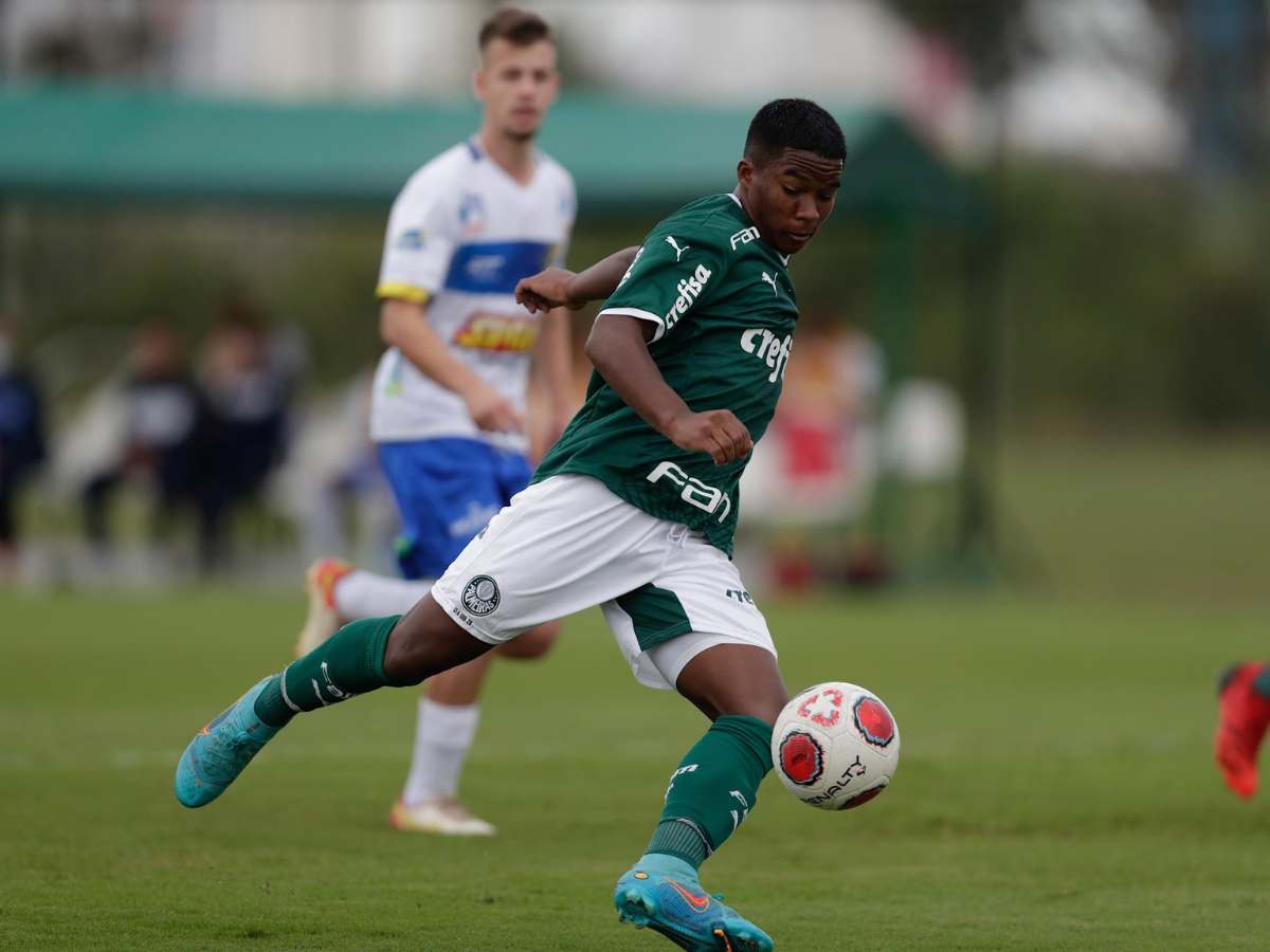 Endrick Felipe dribbling the ball during a soccer match