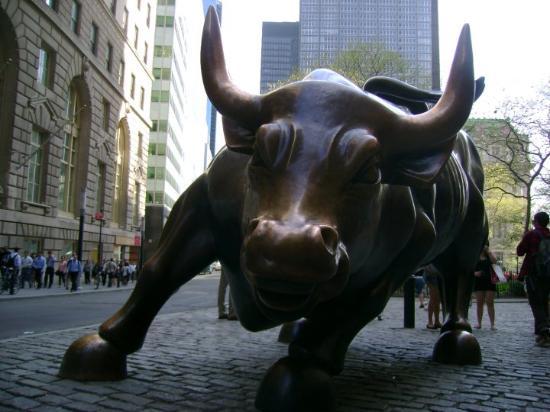 Wall Street Bull Statue Balls Charging