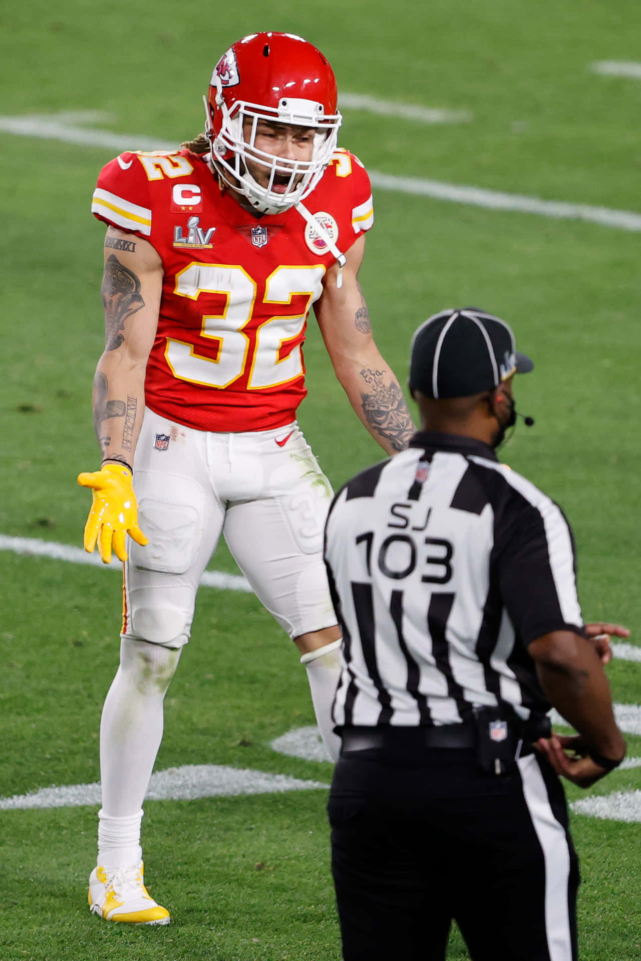 Nfl Superstar Tyrann Mathieu In Action Wallpaper