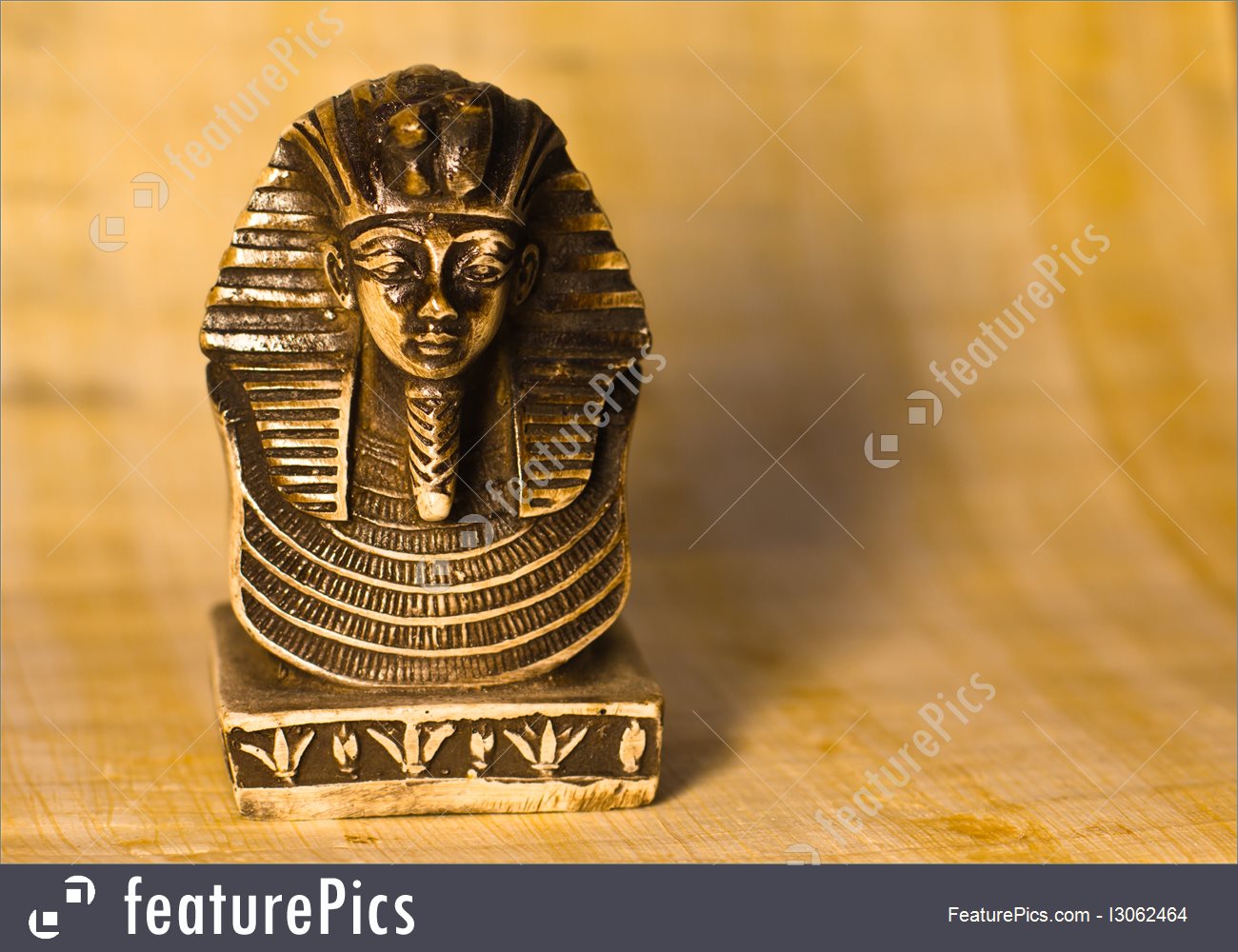 Toys And Souvenirs Death Mask Of Tutankhamun Front Stock