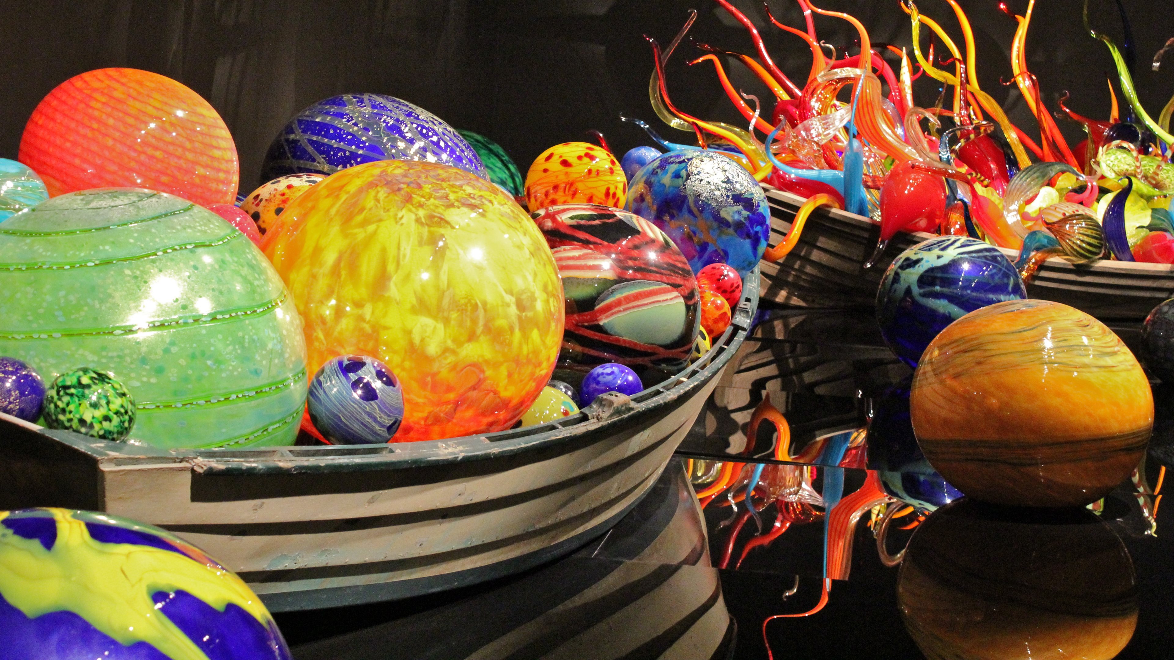 Chihuly Fine Art Glass At The Montreal Museum Of Arts