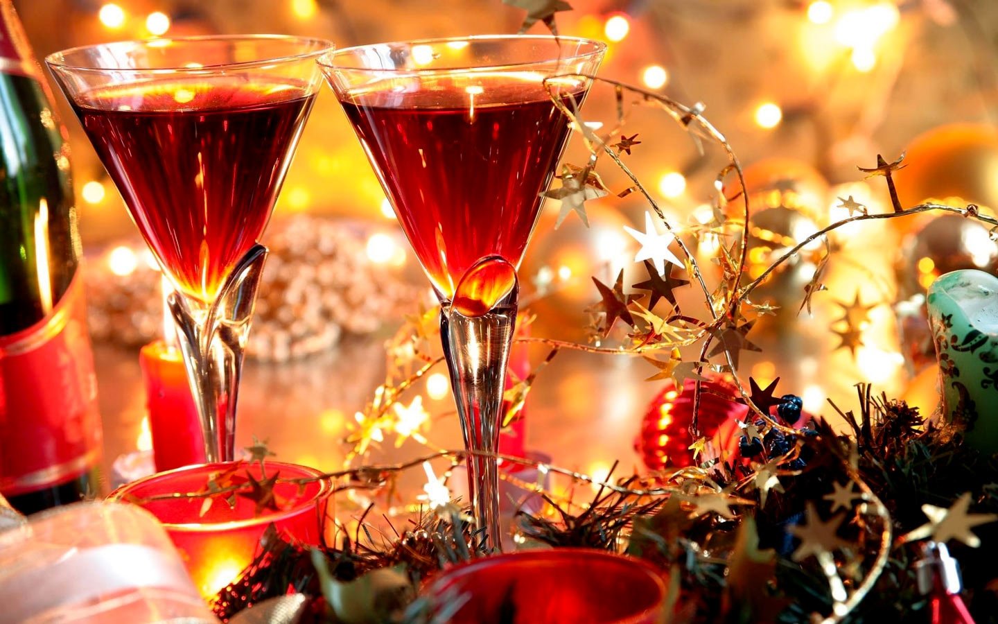 Free Christmas Wine Glasses computer desktop wallpapers pictures