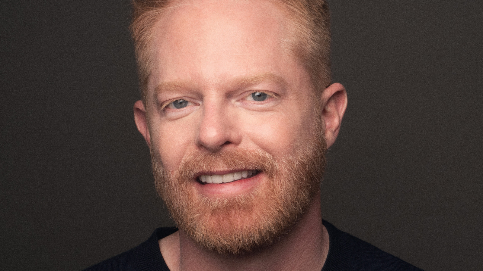 Jesse Tyler Ferguson On Food Tips And Those Modern Family Holiday Wallpaper