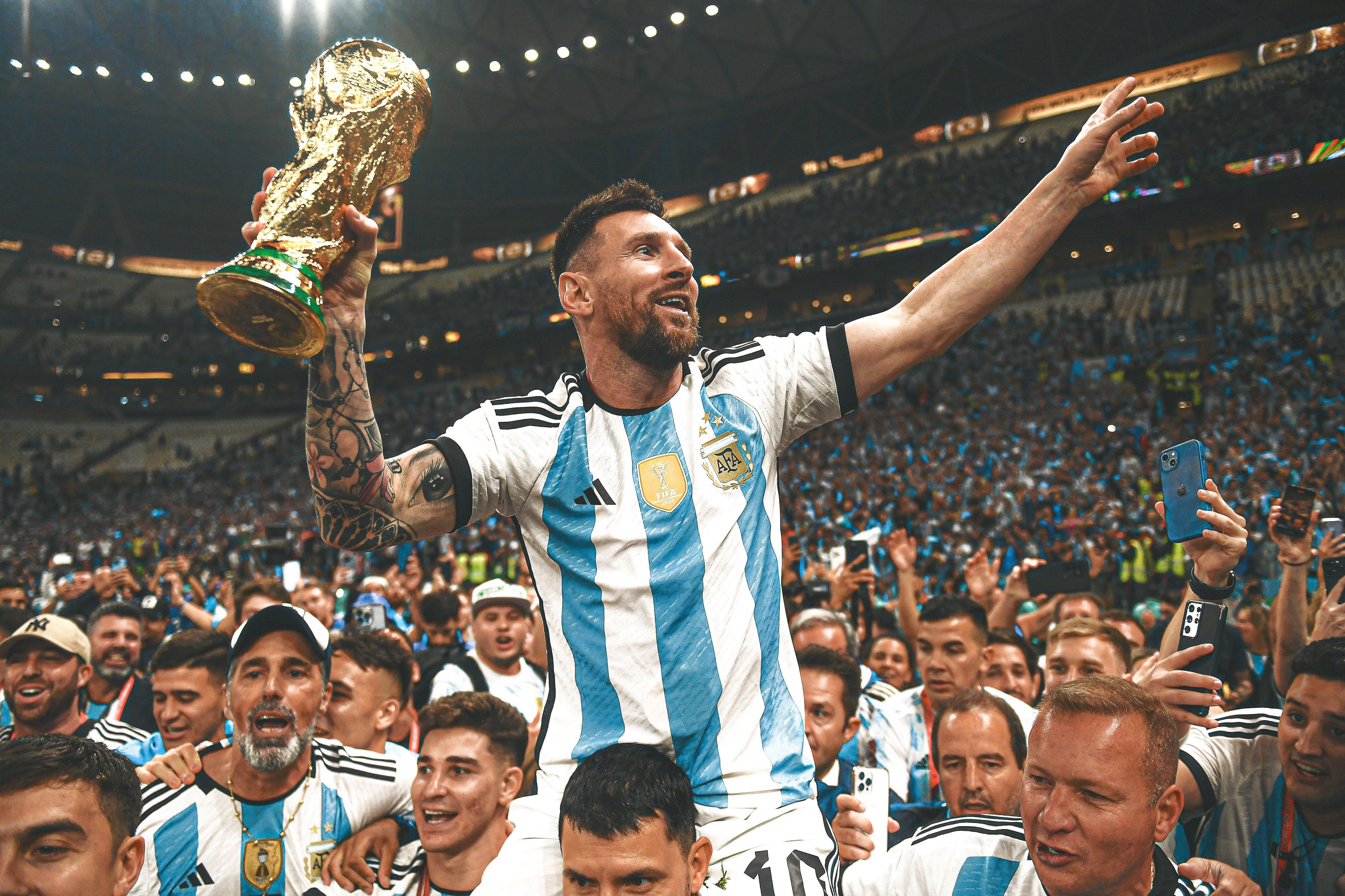 Lionel Messi Lifiting The Fifa World Cup Trophy