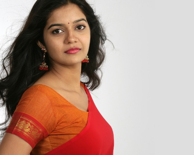Tamil Actress Swathi In Red Saree HD Wallpaper Actor