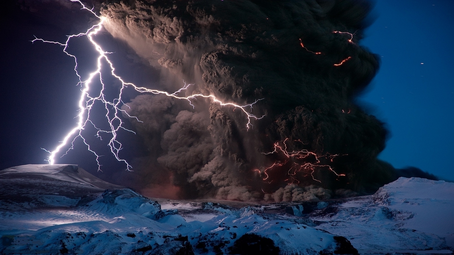 Free download Thunder Lightning On A Snowny Mountain [1920x1080] for