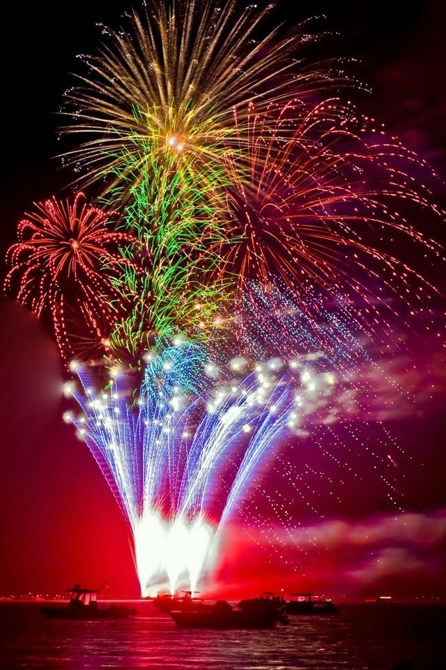 Fireworks Go Off iPhone Wallpaper And 4s