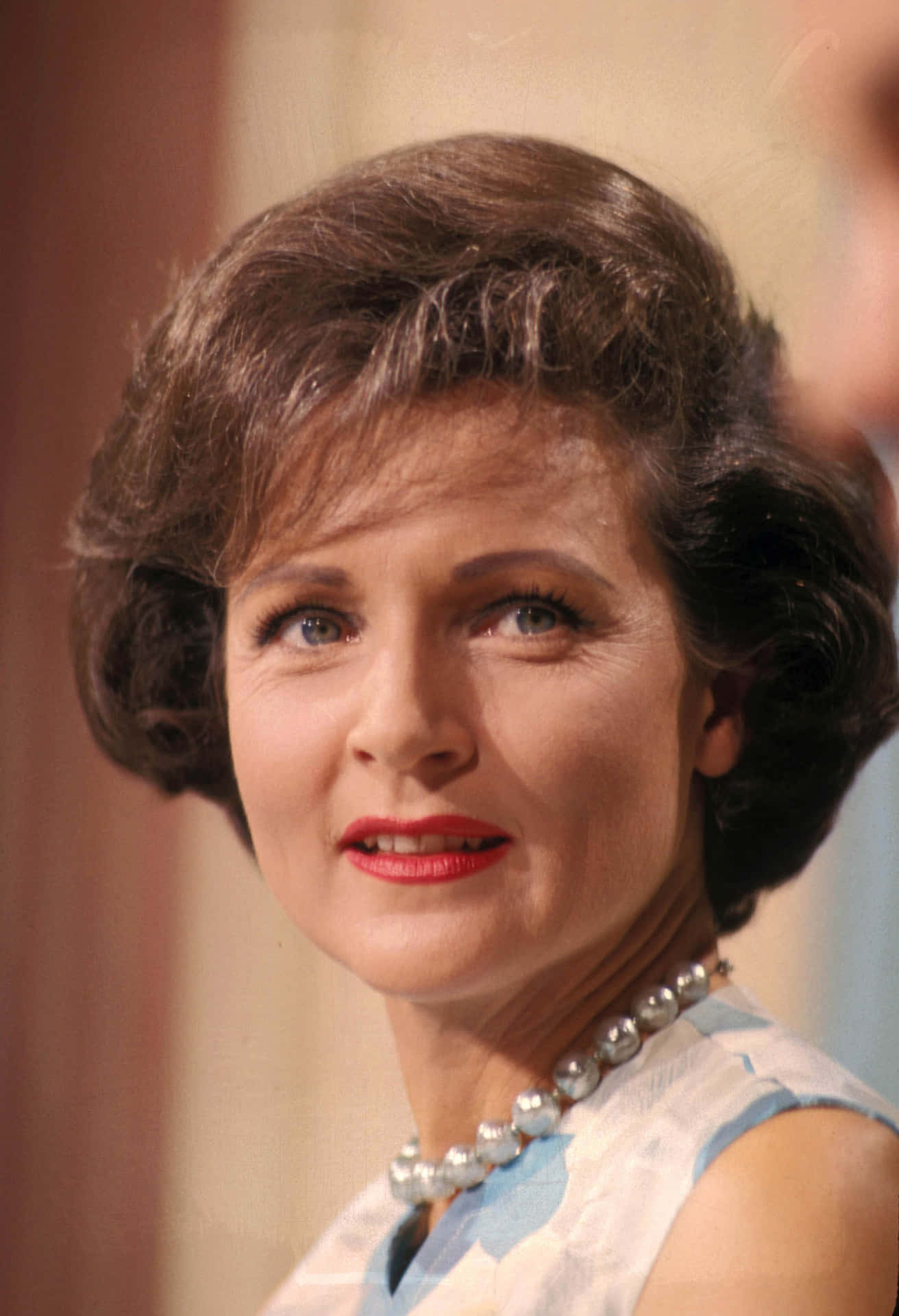 Betty White Smiling In A Beautiful Portrait Wallpaper