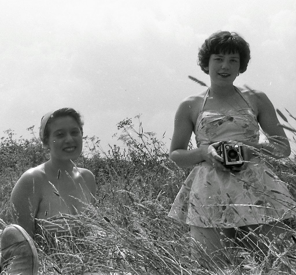 Vintage Photographs Of Boys And Girls Having Fun In Norfolk Coast Wallpaper
