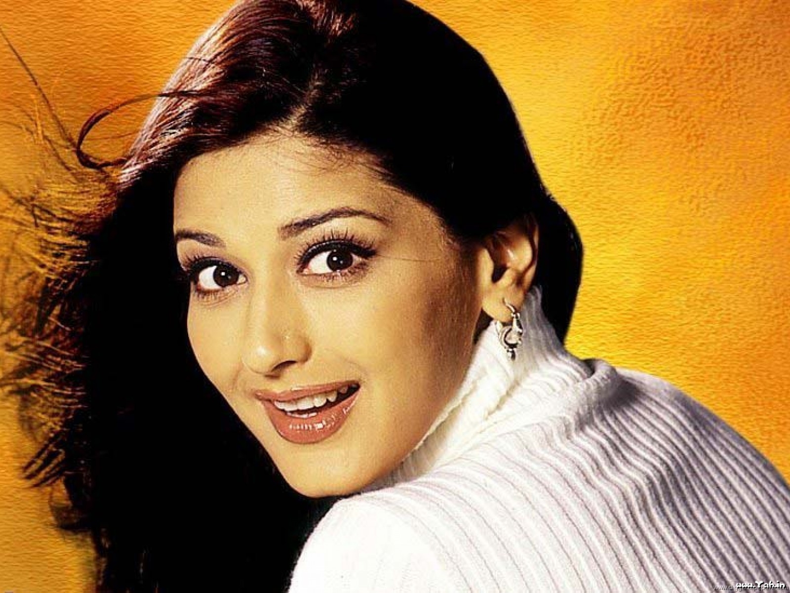 Bendre Bollywood Actress Wallpaper Santabanta Hungama
