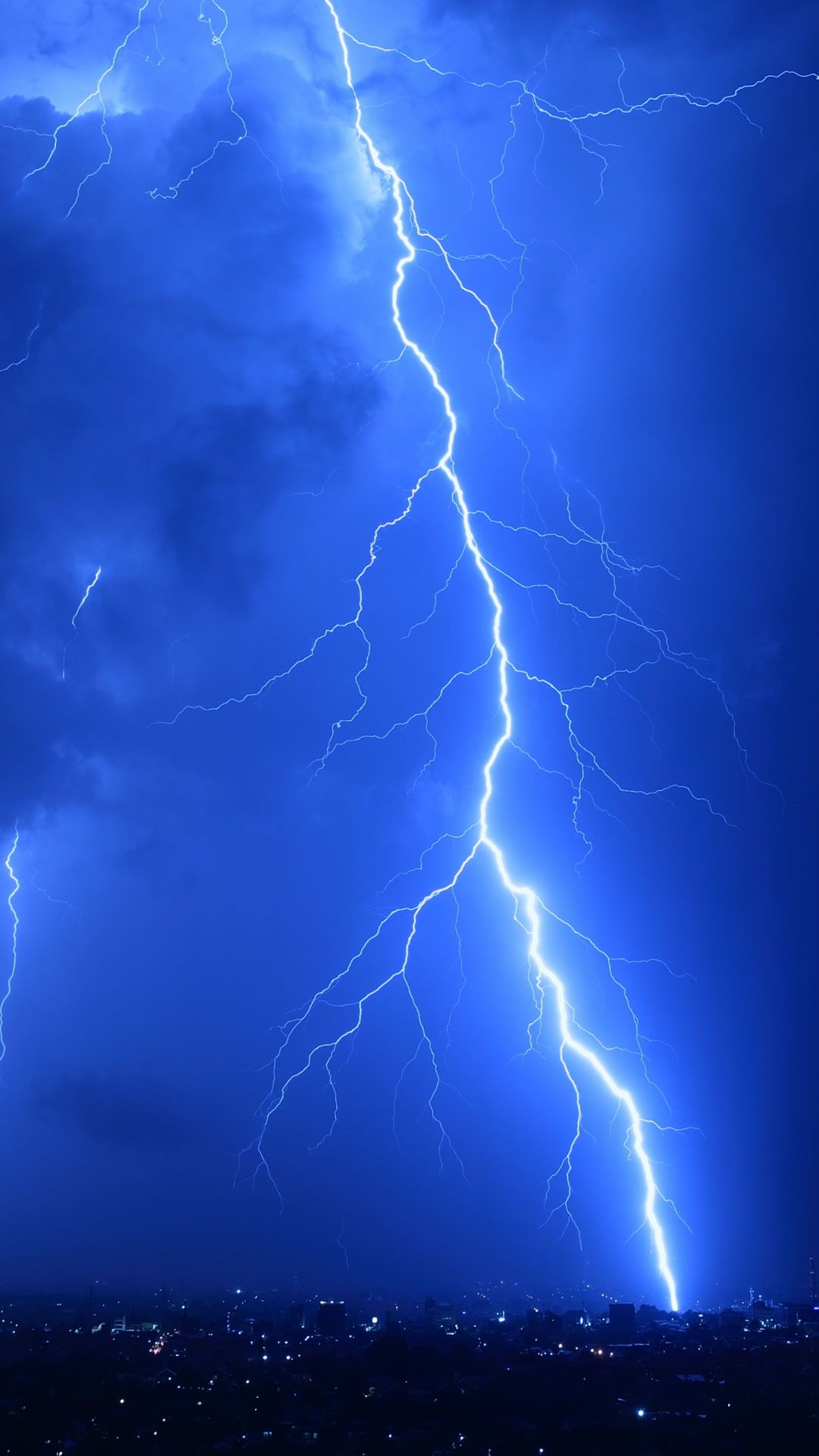 Cool Lightning Strikes iPhone Wallpaper