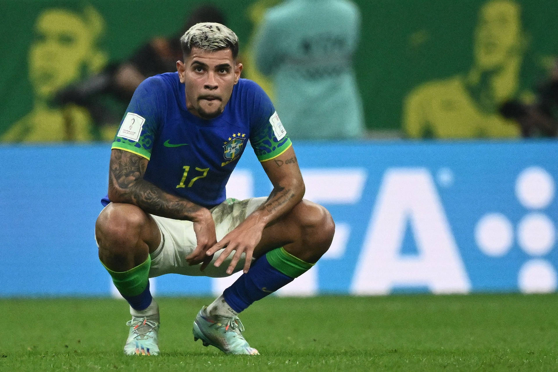 Bruno Guimar Es Contemplative Crouch Wallpaper