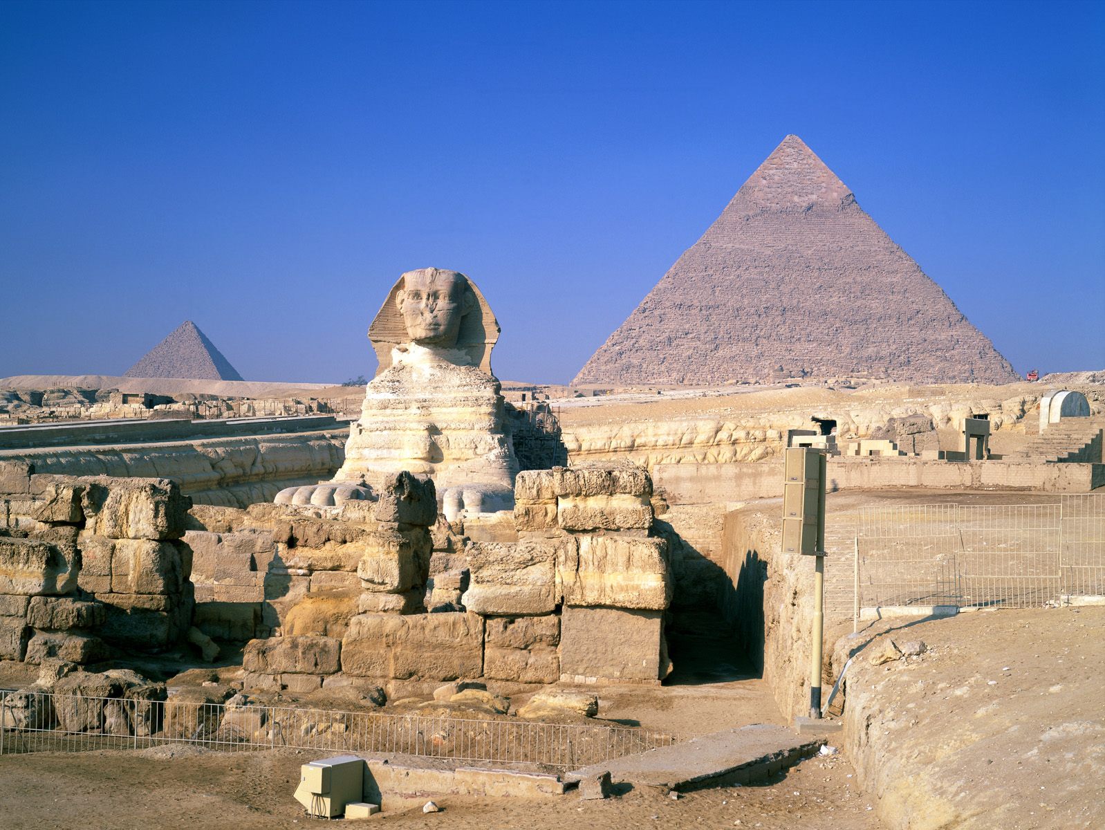 Sphinx Giza Pyramid Wallpaper X