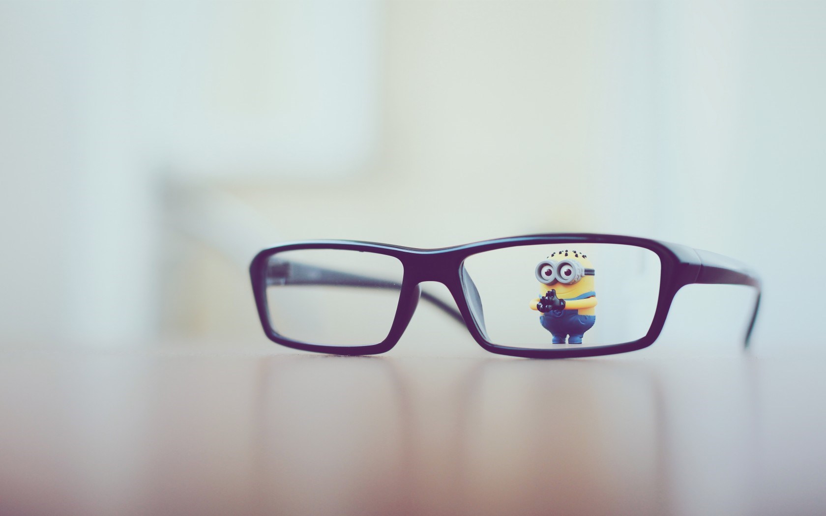 Glasses Minion Toy Reflection Funny Mood Minimalist Picture HD