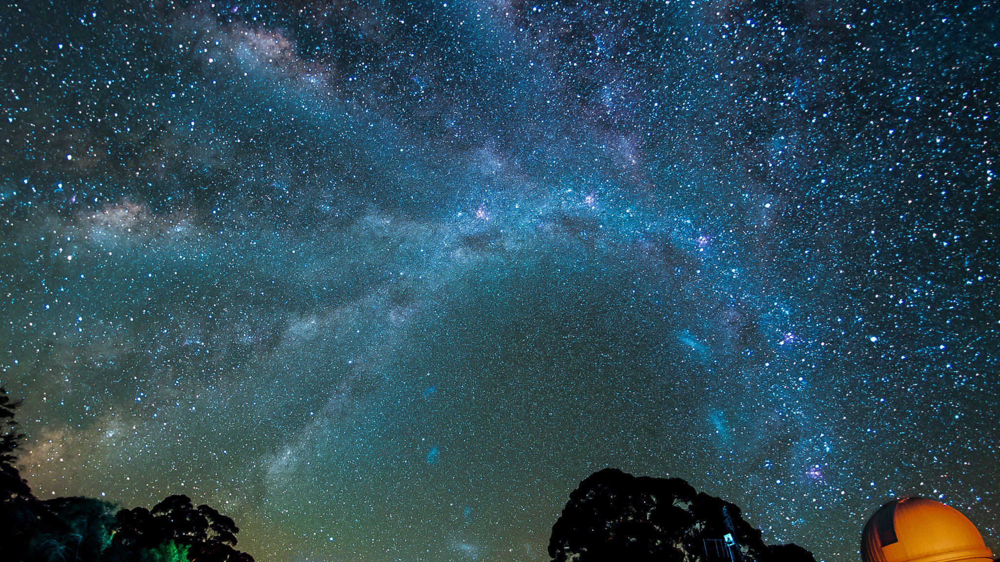 See The Awesome March Of Milky Way Across Night Sky
