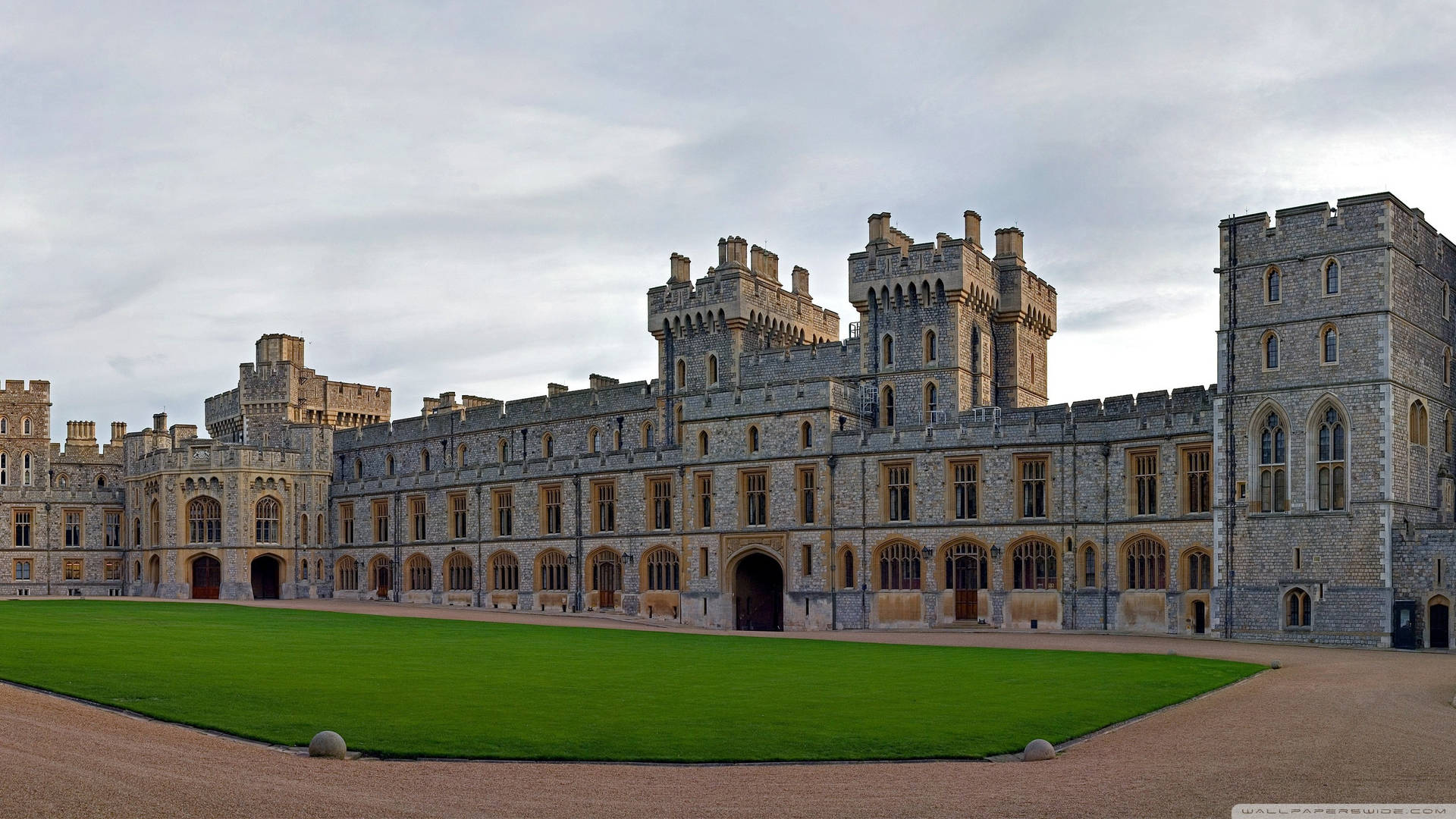 Majestic Of Windsor Castle Courtyard Wallpaper