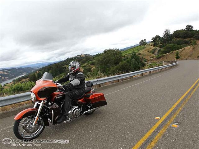 Harley Davidson Cvo Street Glide Picture Of Motorcycle Usa