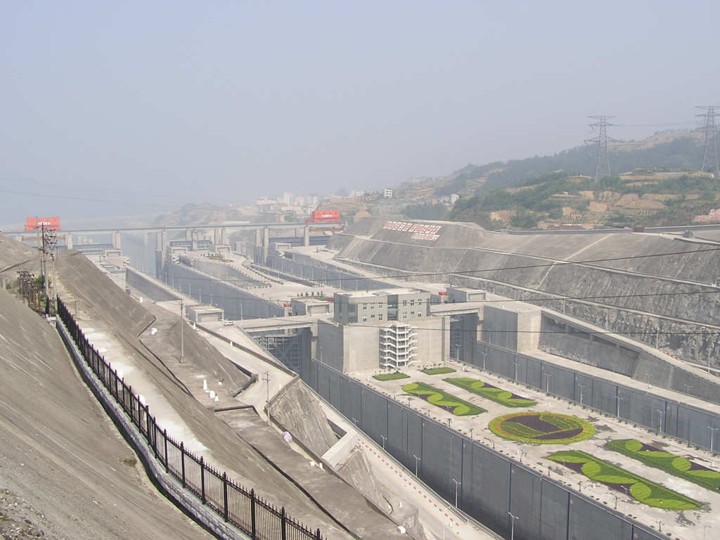 China Pletes Mammoth Three Gorges Dam Hydro Electricity