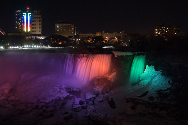 Images and Places Pictures and Info niagara falls at night wallpaper 640x427