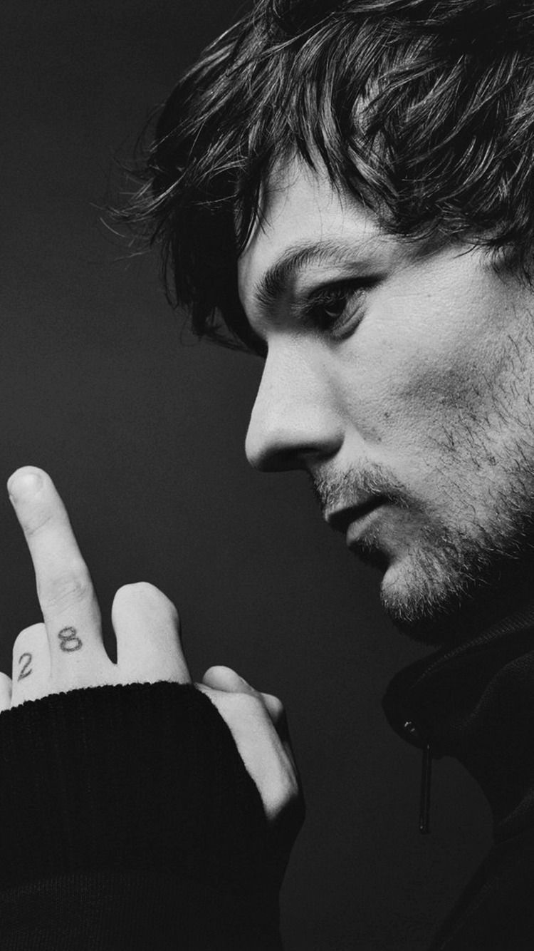 Featured image of post Louis Tomlinson Wallpaper Walls Louis tomlinson wallpaper one direction photo 34067326 chainimage