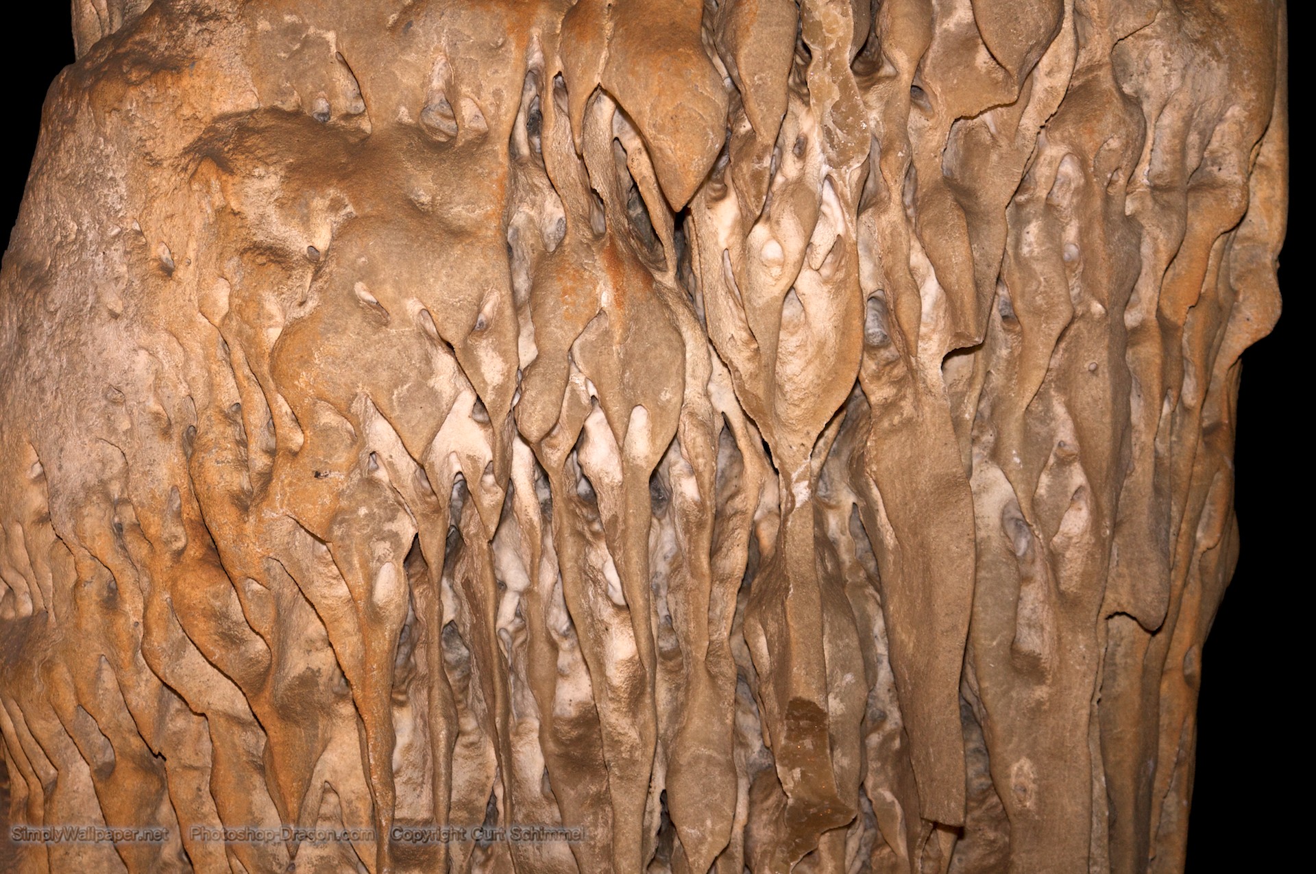 Formations On A Column At Carlsbad Caverns Desktop Wallpaper