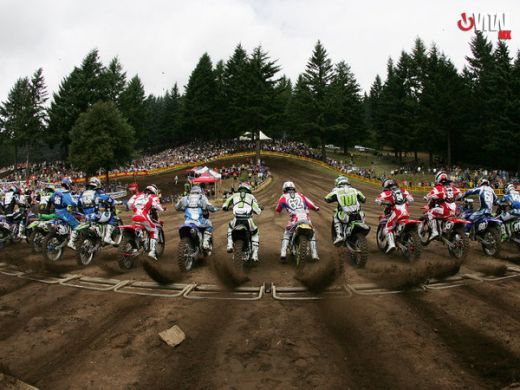 Dirt Bike Prepare For A Racedirt Stunts Race In India Wallpaper