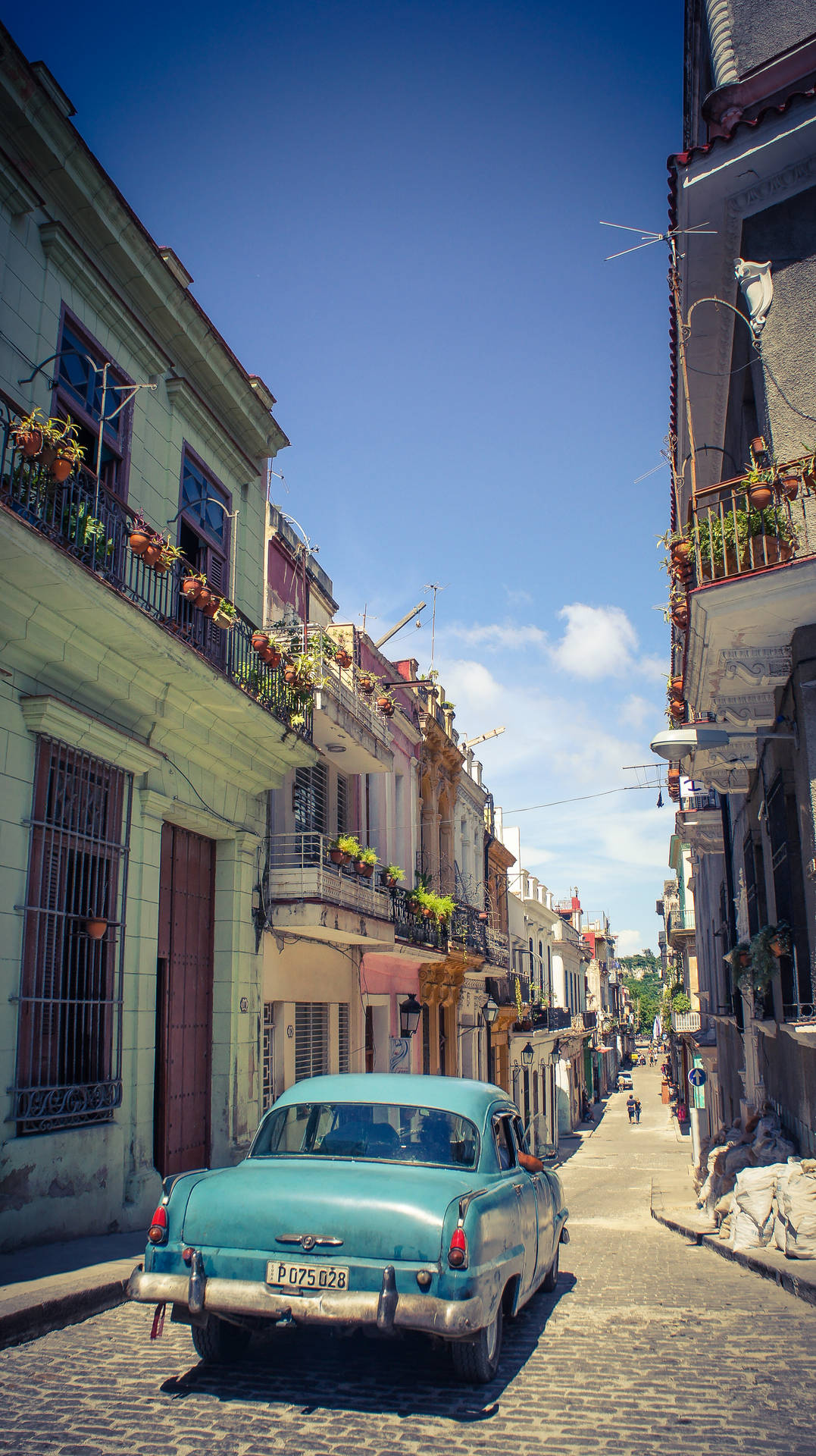 Empty Alley In Cuba N27pe01d1jpcqg2q Wallpaper