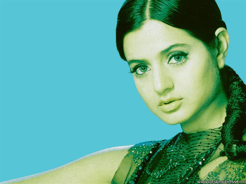 Desktop Wallpaper Amisha Patel Background Bollywood Celebrities