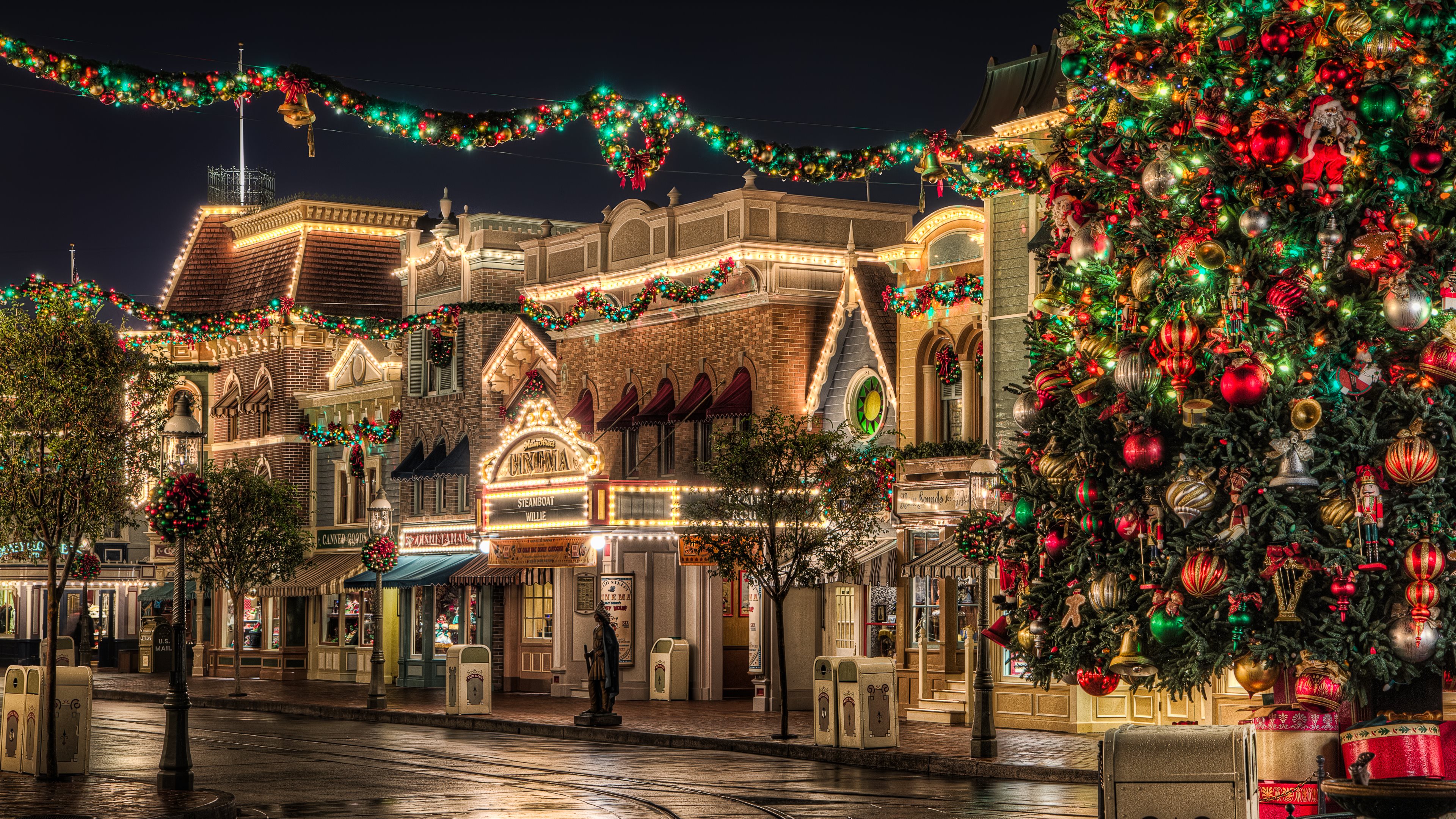 Christmas Image On Main Street