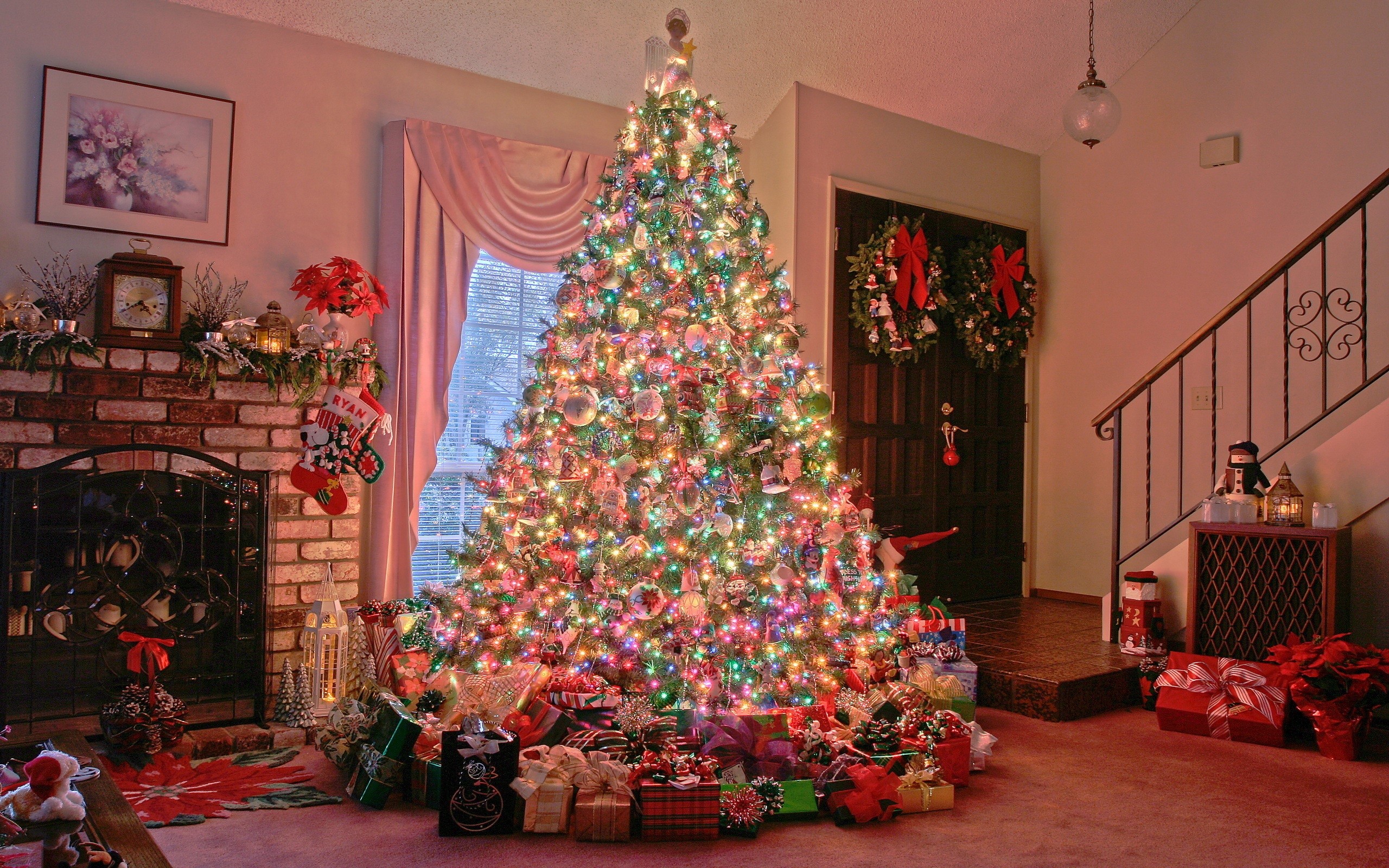 Photos Of Beautiful Big Christmas Tree On Holidays HD Wallpaper