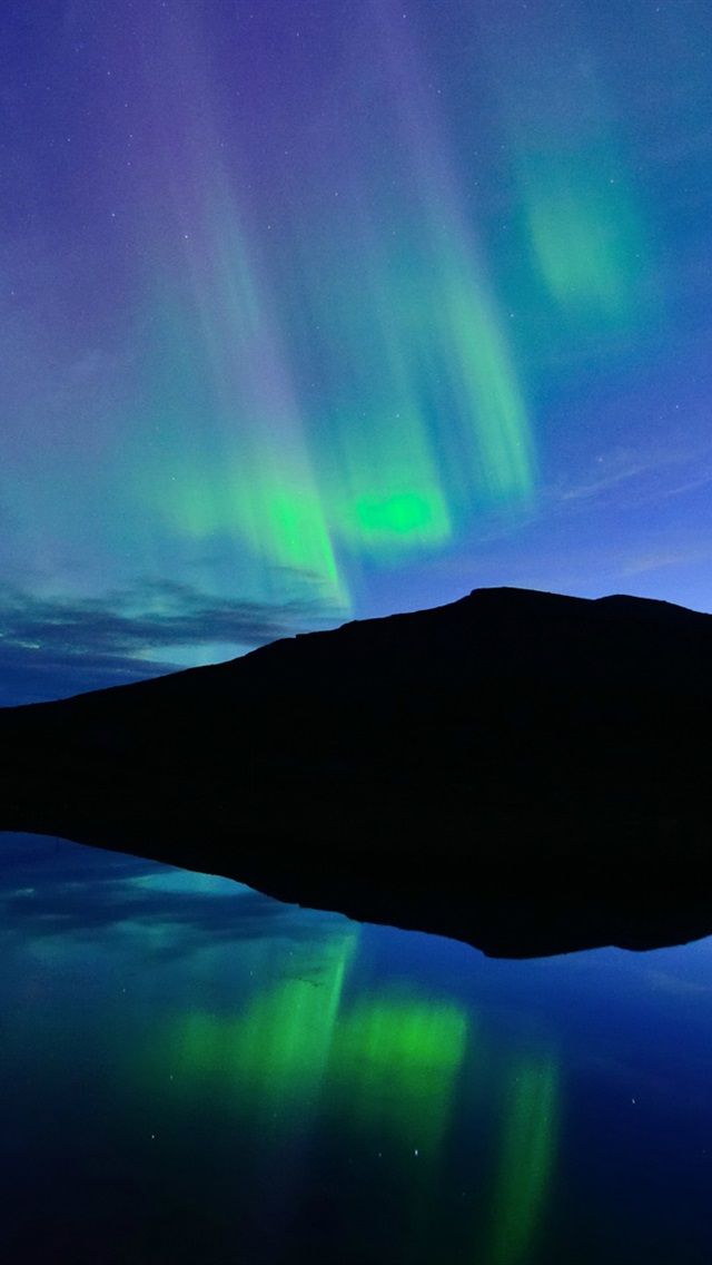 Norway Night Northern Lights Blue Lake iPhone Wallpaper
