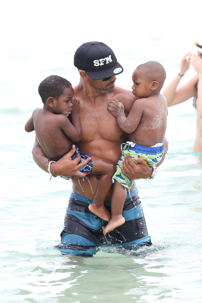Shemar Moore At The Beach In This Photo