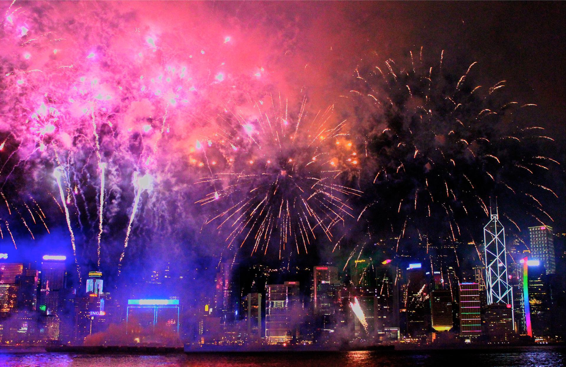 Fireworks Happy New Year Wallpaper HD