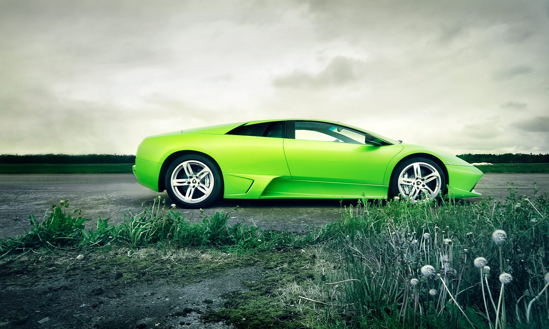 Awesome Green Car Wallpaper