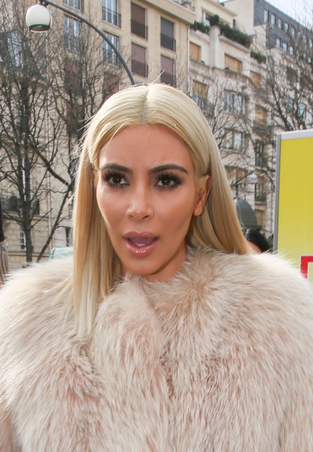 Kim Kardashian Platinum Blonde Hair Wallpaper