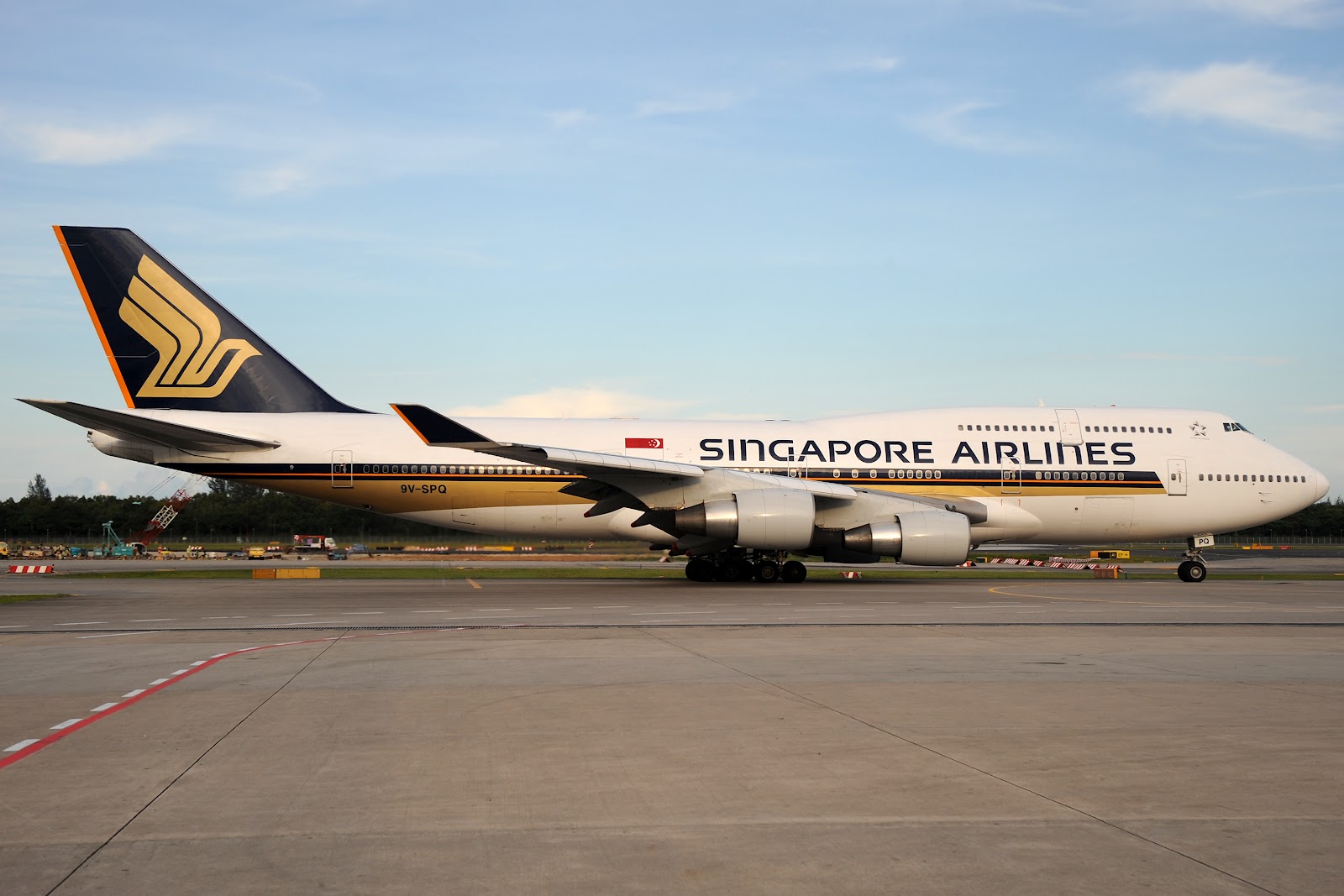 Singapore Airlines With Boeing 9v Spq Aircraft Wallpaper