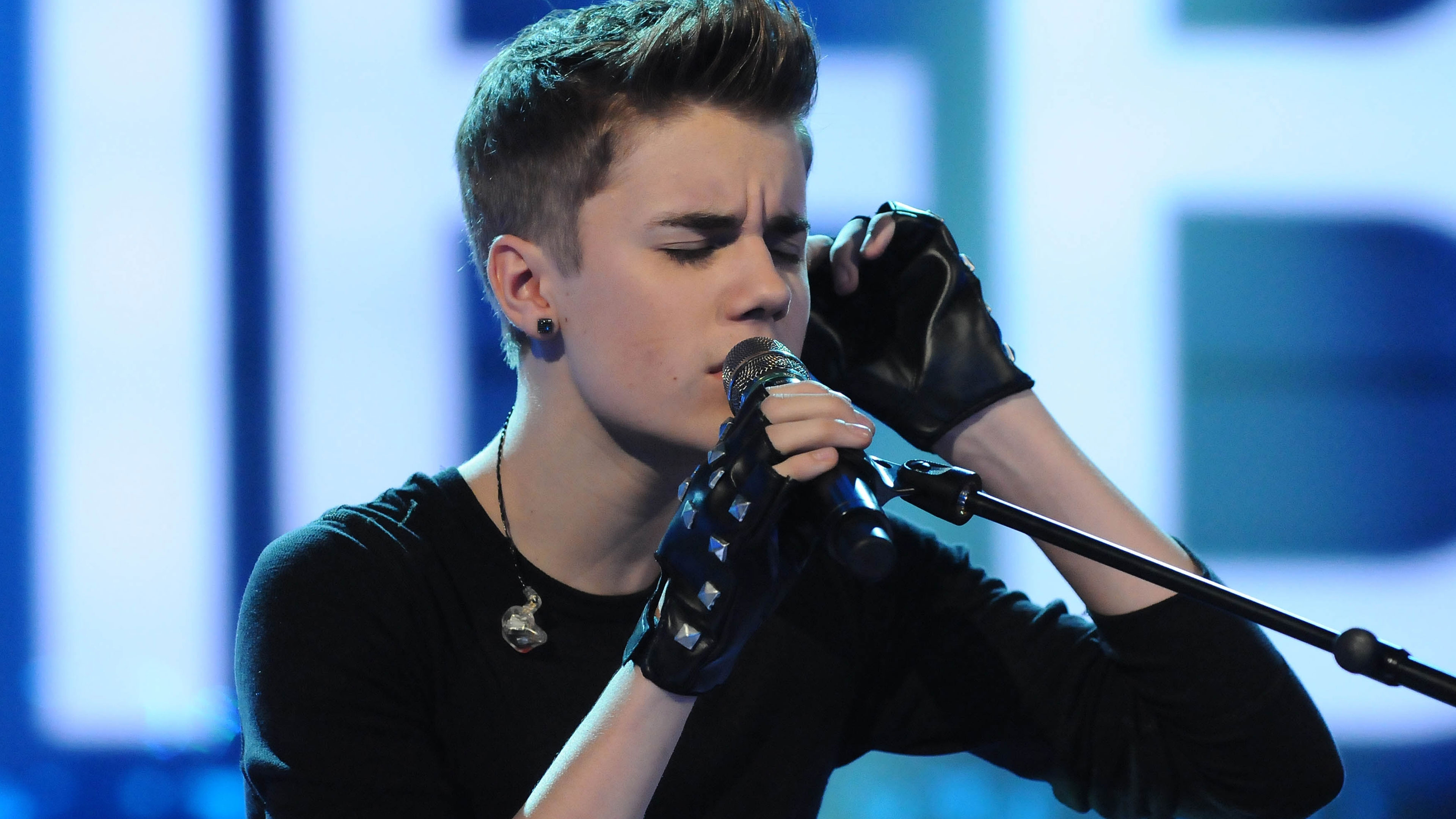 Justin Bieber Singing Live Wallpaper